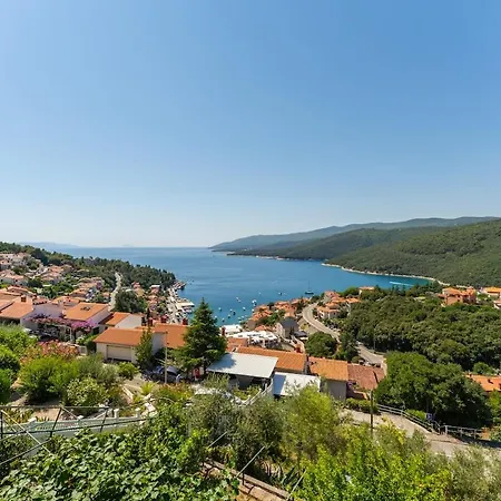3bdr Apartment- Stunning Sea View , Pet Friendly, 8 *