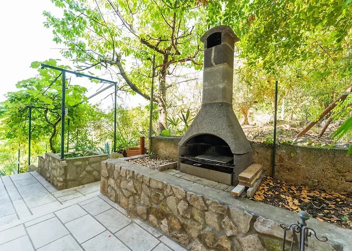 3bdr Apartment- Stunning Sea View , Pet Friendly, 8 *