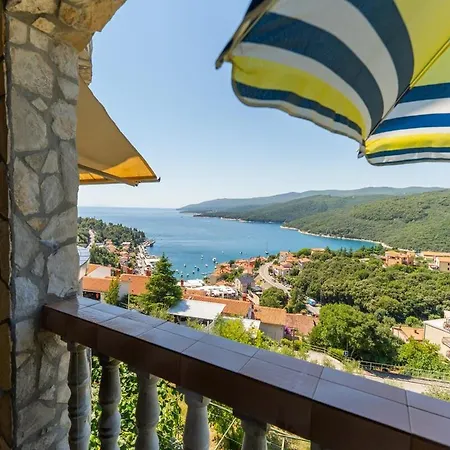 3bdr Apartment- Stunning Sea View , Pet Friendly, 8 *