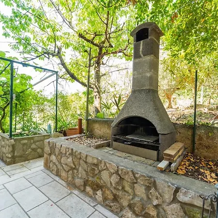 3bdr Apartment- Stunning Sea View , Pet Friendly, 8 *