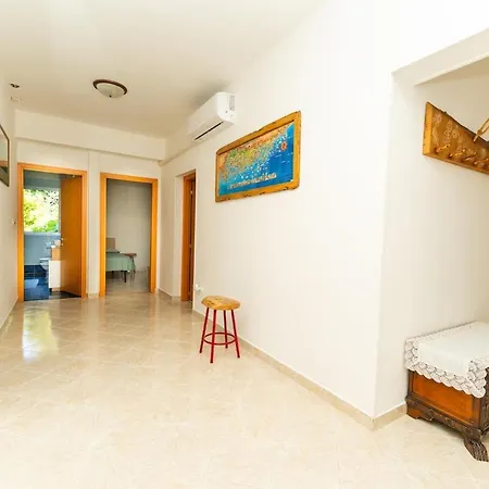 3bdr Apartment- Stunning Sea View , Pet Friendly, 8 *