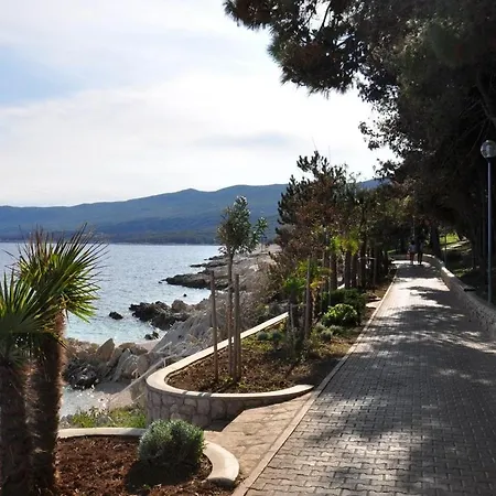 Apartment 3bdr Apartment- Stunning Sea View , Pet Friendly, 8 *