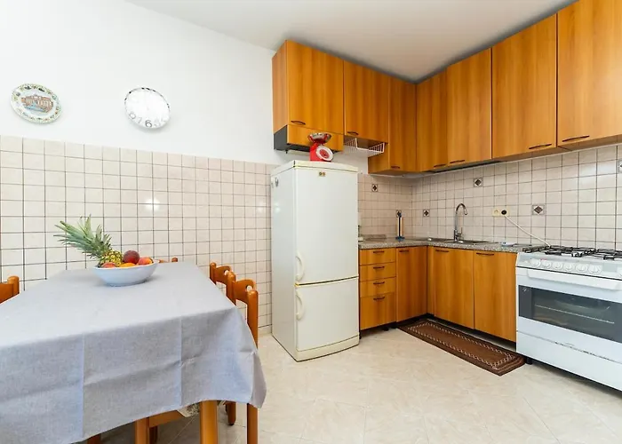 3bdr Apartment- Stunning Sea View , Pet Friendly, 8