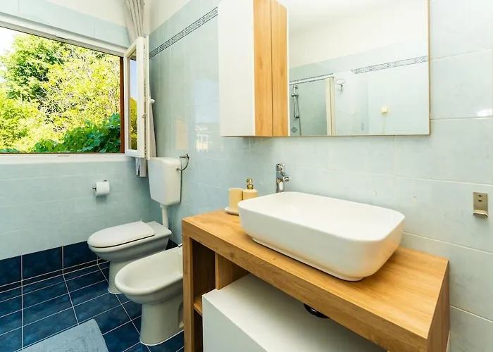 3bdr Apartment- Stunning Sea View , Pet Friendly, 8